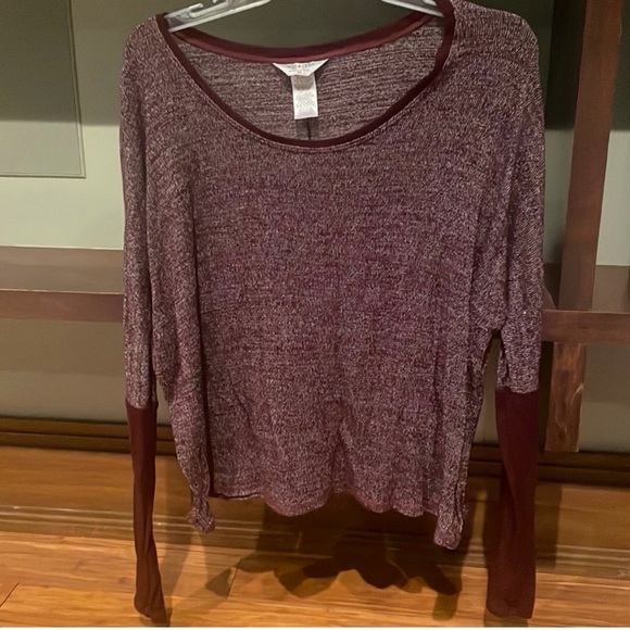 long sleeve going out top bundle - Picture 4 of 10